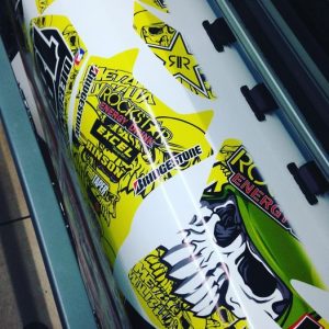 IMPRESION-DE-GRAFICOS-MOTOCROS-300x300